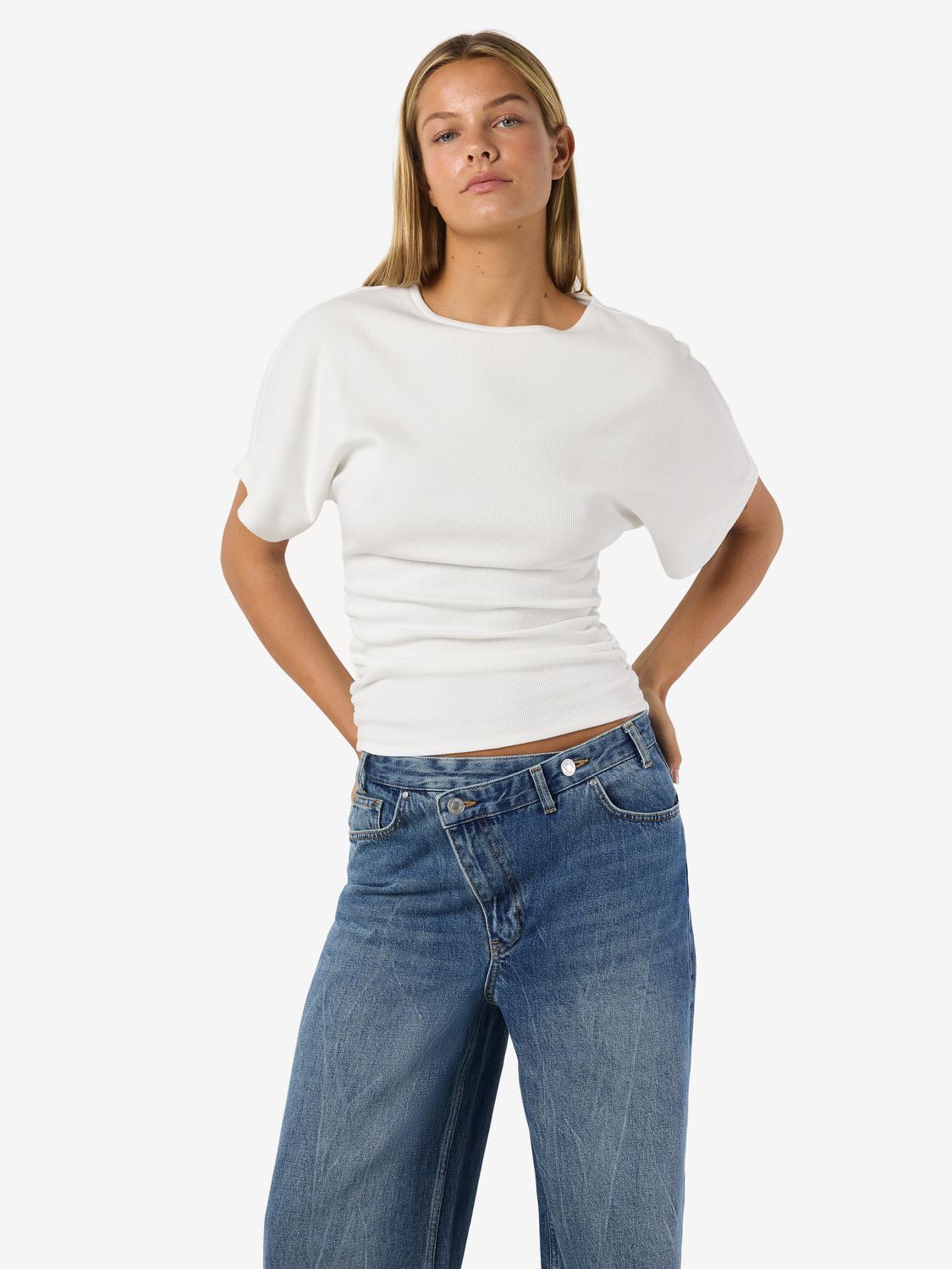 model_shot-detail